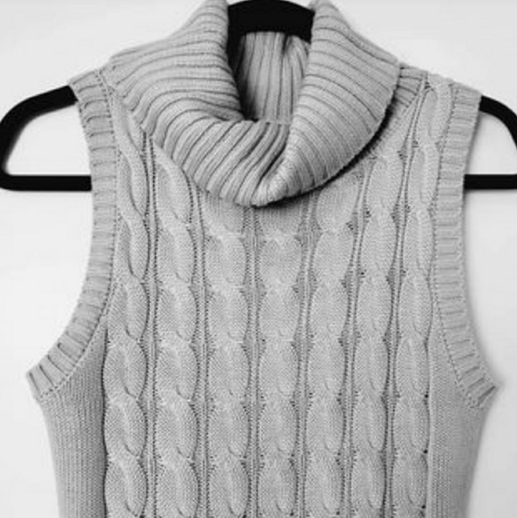 Sleeveless Sweater Dress - Picture 3 of 12